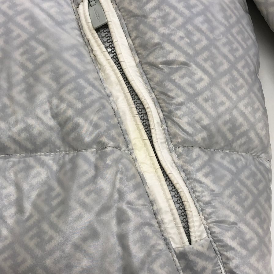 美品◆フェンディ ダウンブルゾン ズッカ柄  襟 袖 裾リブ メンズ サイズ48 ホワイト FENDI 【AFA22】