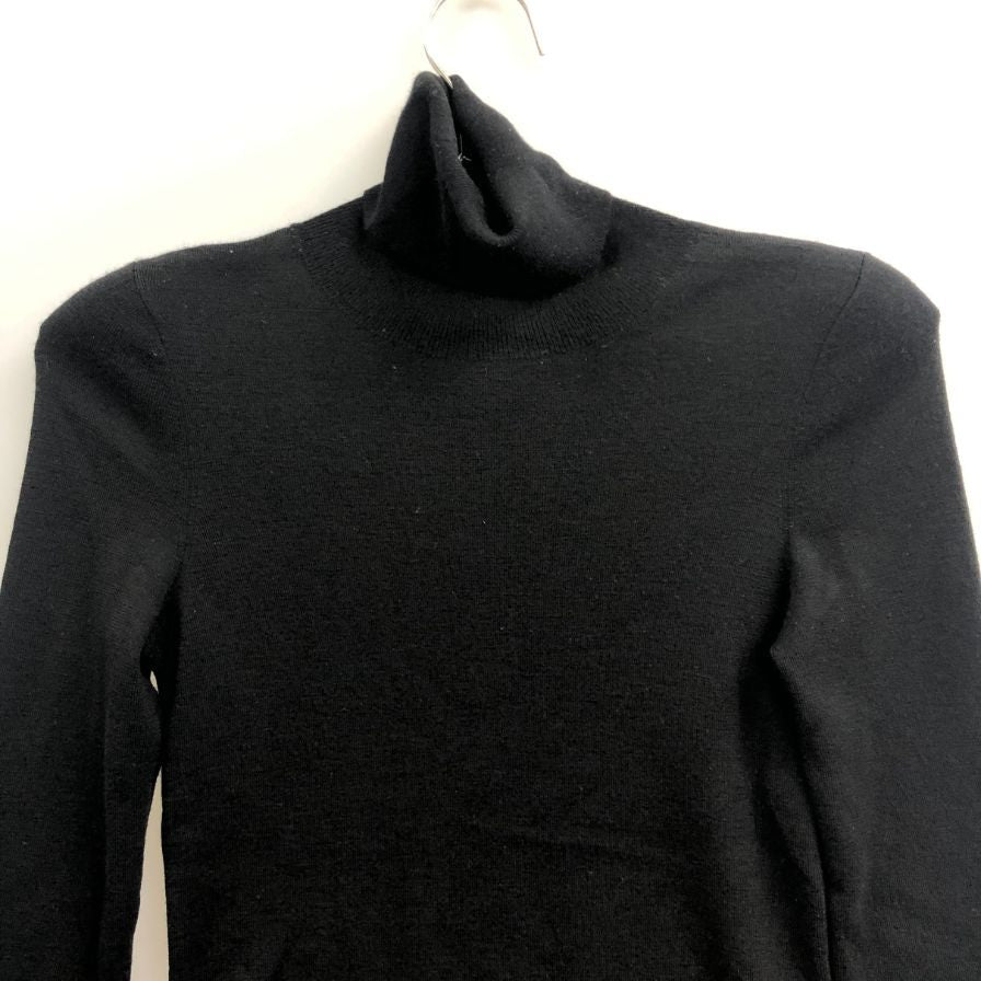 中古■フォクシ―ニューヨーク ニット タートルネック ワンポイントロゴ 型番不明 ウール 肩パッド付 ブラック サイズ38 FOXEY NEWYORK 【AFB28】