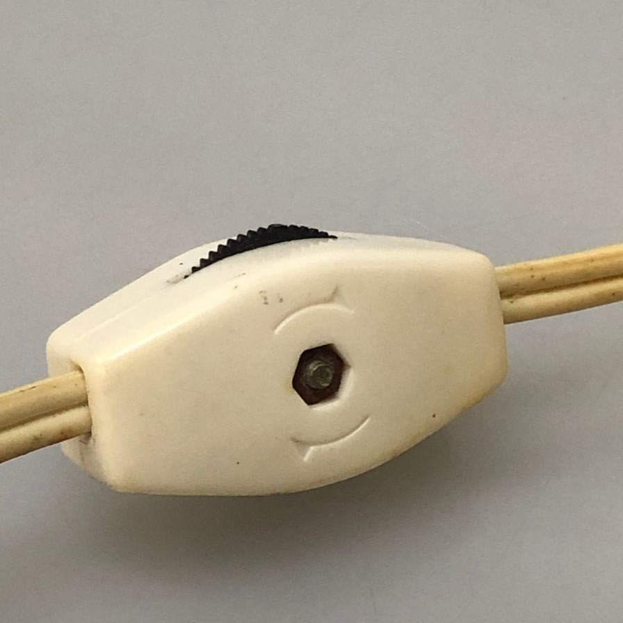 【レトロ・ジャンク】ニッカ キングランド ボトル型ランプ 稼働未確認 通電未確認 ボトルダメージあり NIKKA【AFI28】【中古】
