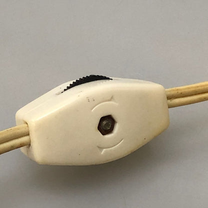 【レトロ・ジャンク】ニッカ キングランド ボトル型ランプ 稼働未確認 通電未確認 ボトルダメージあり NIKKA【AFI28】【中古】