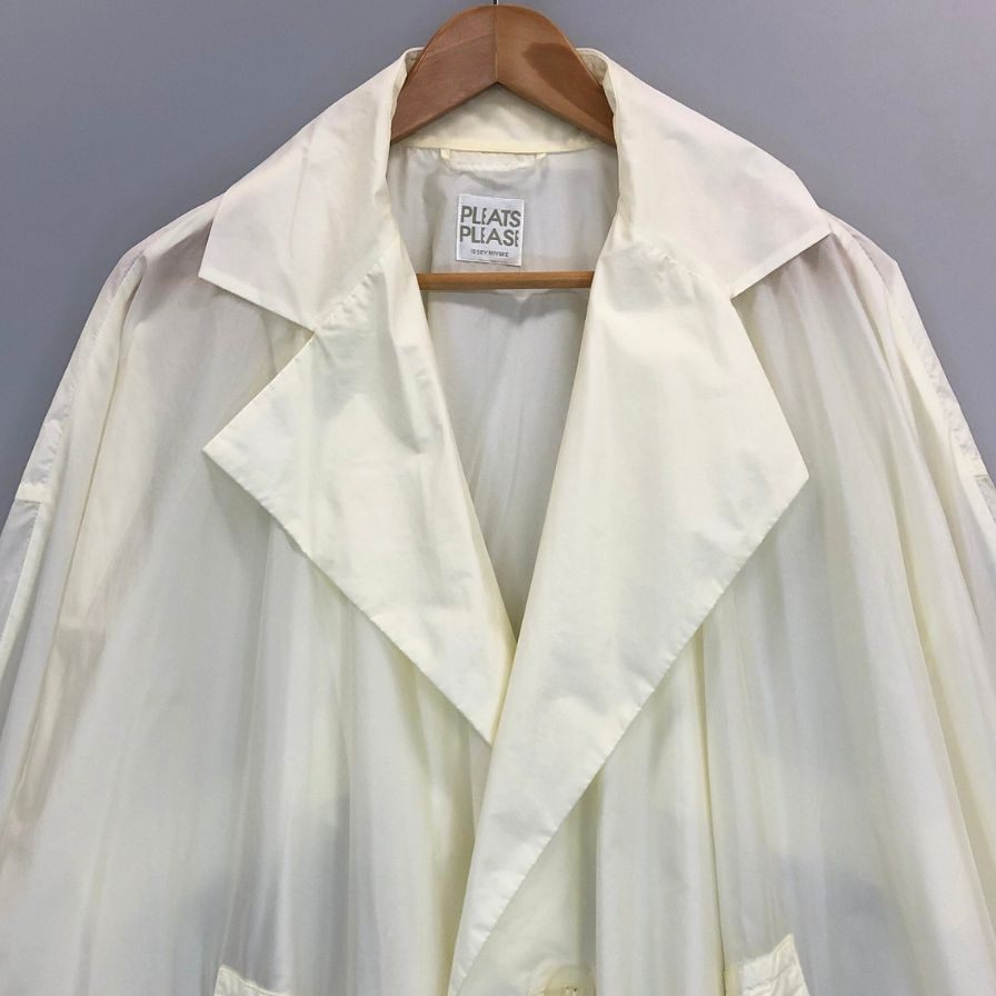 中古◆プリーツプリーズ ウィンドコート ナイロン ホワイト サイズフリー PP11-ZA961 PLEATS PLEASE ISSEY MIYAKE 【AFB19】