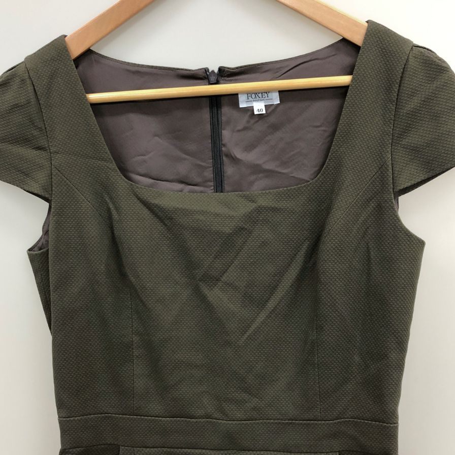 美品◆フォクシー ブティック 膝下ワンピース ダークオリーブ 40サイズ FOXEY BOUTIQUE 【AFB42】