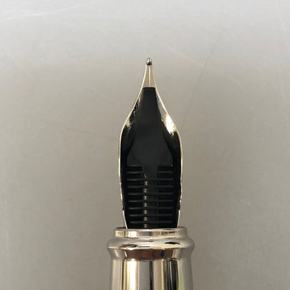 デュポン 万年筆 ラインD エタニティ ファイヤーX ペン先14K Fニブ シルバー系 S.T. Dupont【AFI6】