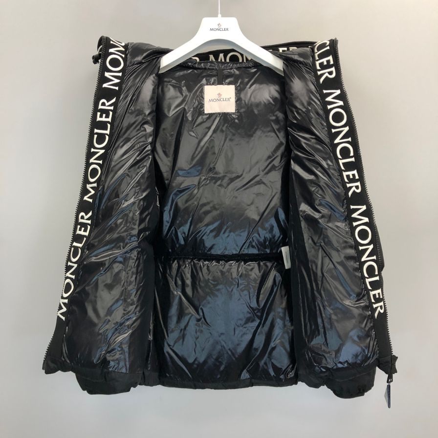 新品同様◆モンクレール モンクラ ダウンジャケット サイズ3 ブラック MONCLER MONTCLA 【AFA12】