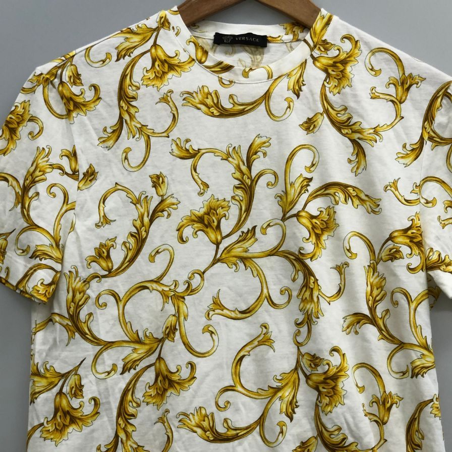美品◆ヴェルサーチェ 半袖Tシャツ 総柄 ホワイト レディース サイズXS A89503S VERSACE 【AFB14】