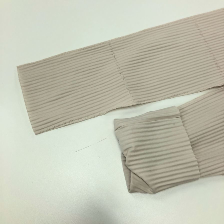 美品◆ミー イッセイミヤケカットソー MI82KJ569 エイポックインサイド ポリエステル  レディース  ホワイト ME ISSEY MIYAKE 【AFB25】