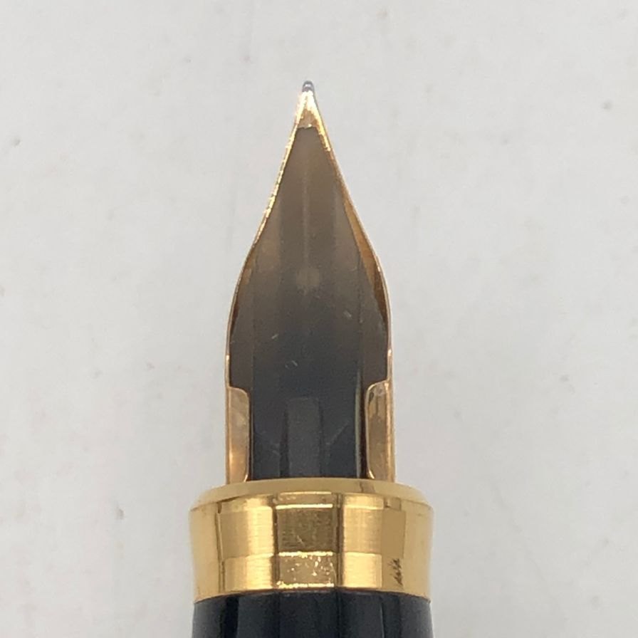 プラチナ 万年筆 蒔絵 梅と松葉 逸平作 ブラック×ゴールド ペン先K18 細字 PLATINUM【AFI17】