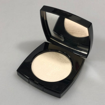 シャネル POUDRE LUMIERE プードゥル ルミエール 40 ホワイト オパール フェイスパウダー CHANEL【AFI29】【中古】