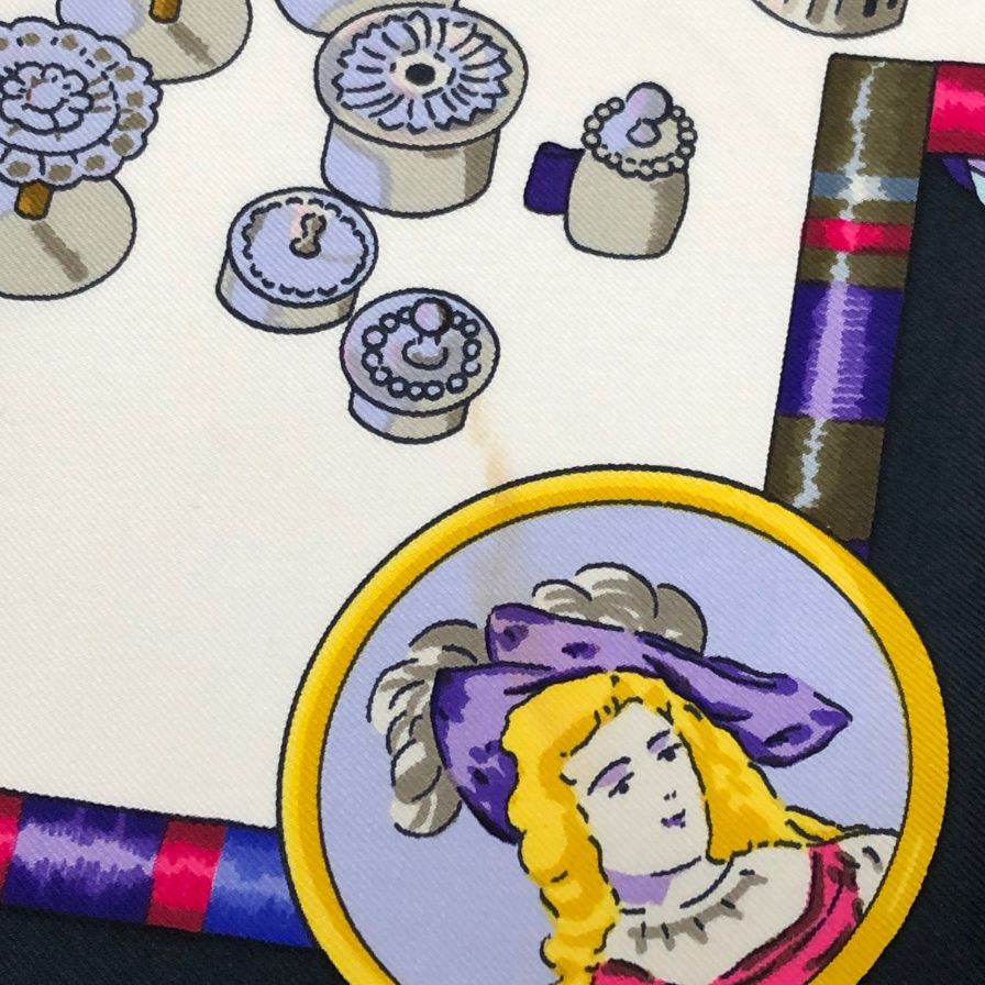 エルメス スカーフ カレ90 お針子さん PETIT MAIN ホワイト系 HERMES【AFI18-2】