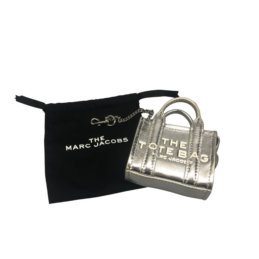 マークジェイコブス キーホルダー ナノトートチャーム シルバー MARC JACOBS【AFI27】【中古】