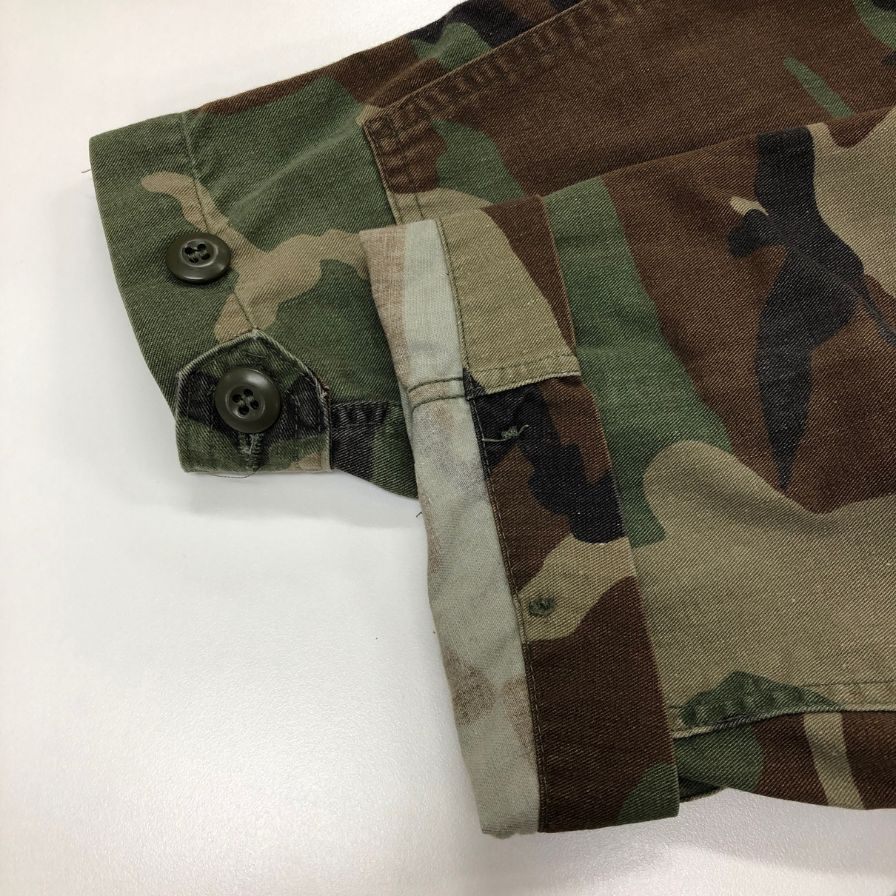 中古◆米軍 ミリタリー ジャケット 4ポケット 迷彩柄 ワッペン付 STOCK NO 8415-01-084-1653 メンズ サイズS 【AFB35】