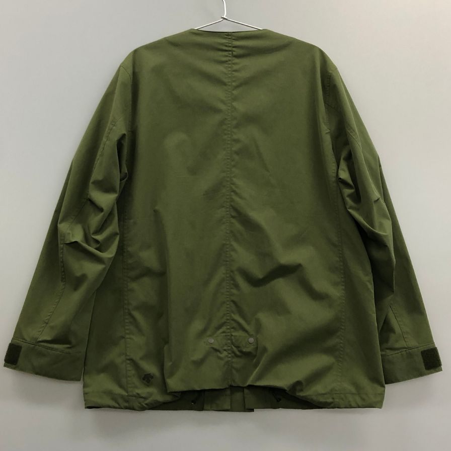 美品◆デサント ノーカラー ユーテリティ ジャケット DLMNJF41S メンズ サイズM カーキ DESCENTE 【AFF19】