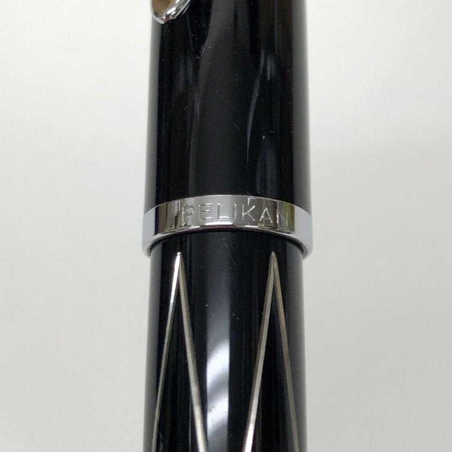 ペリカン 万年筆 M215 クラシック ダイヤライン ブラック×シルバー EF字 Pelikan【AFI22】