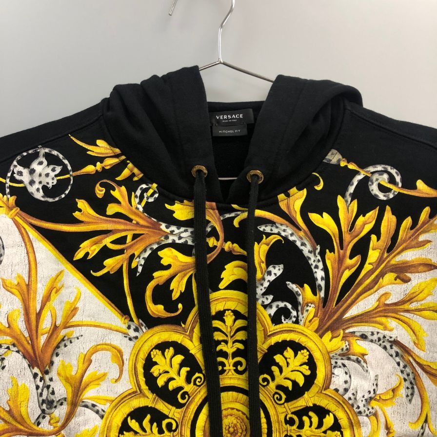 美品◆ヴェルサーチ パーカー バロッコアカンサスプリント A87476 メンズ コットン サイズXS ブラック イエロー VERSACE 【AFB5】