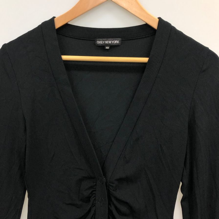 美品◆フォクシー ニューヨーク  カーディガン プランジングネック 長袖 ストレッチ 40サイズ ブラック 22343-SRJAI58 FOXEY NEW YORK 【AFB8】