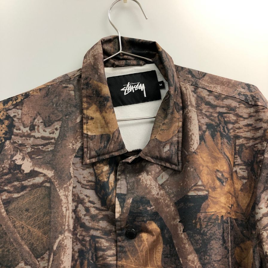 美品◆ステューシー リアルツリー柄 コーチジャケット ブラウン サイズM メンズ Stüssy Realtree 【AFB42】