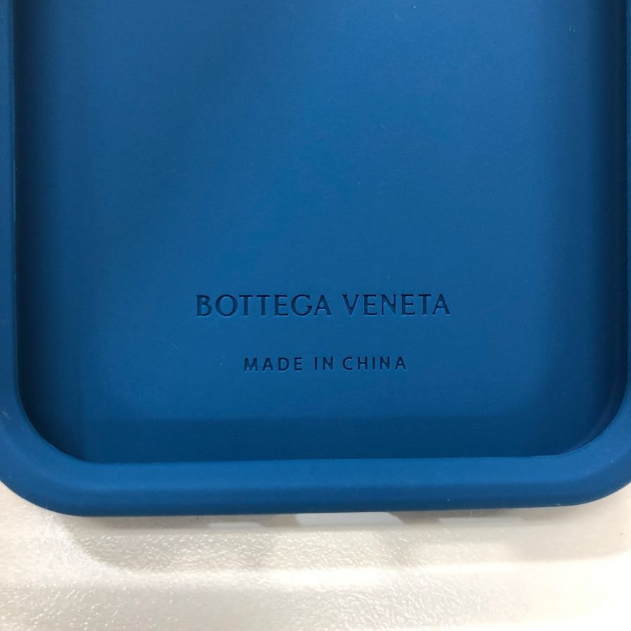 ボッテガヴェネタ iPhoneケース iPhone15Pro ラバー イントレチャート ブルー系 BOTTEGA VENETA【AFI10】【中古】