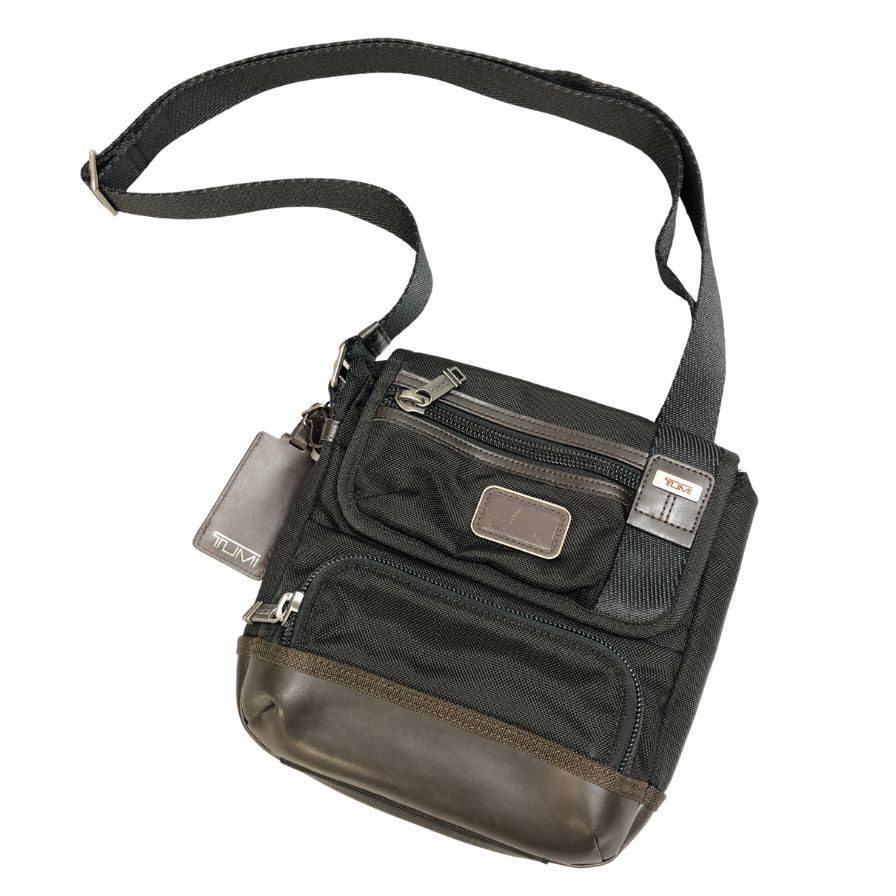 トゥミ ミニショルダーバッグ マグネット式フラップ メンズ ダークブラウン TUMI【AFE6】