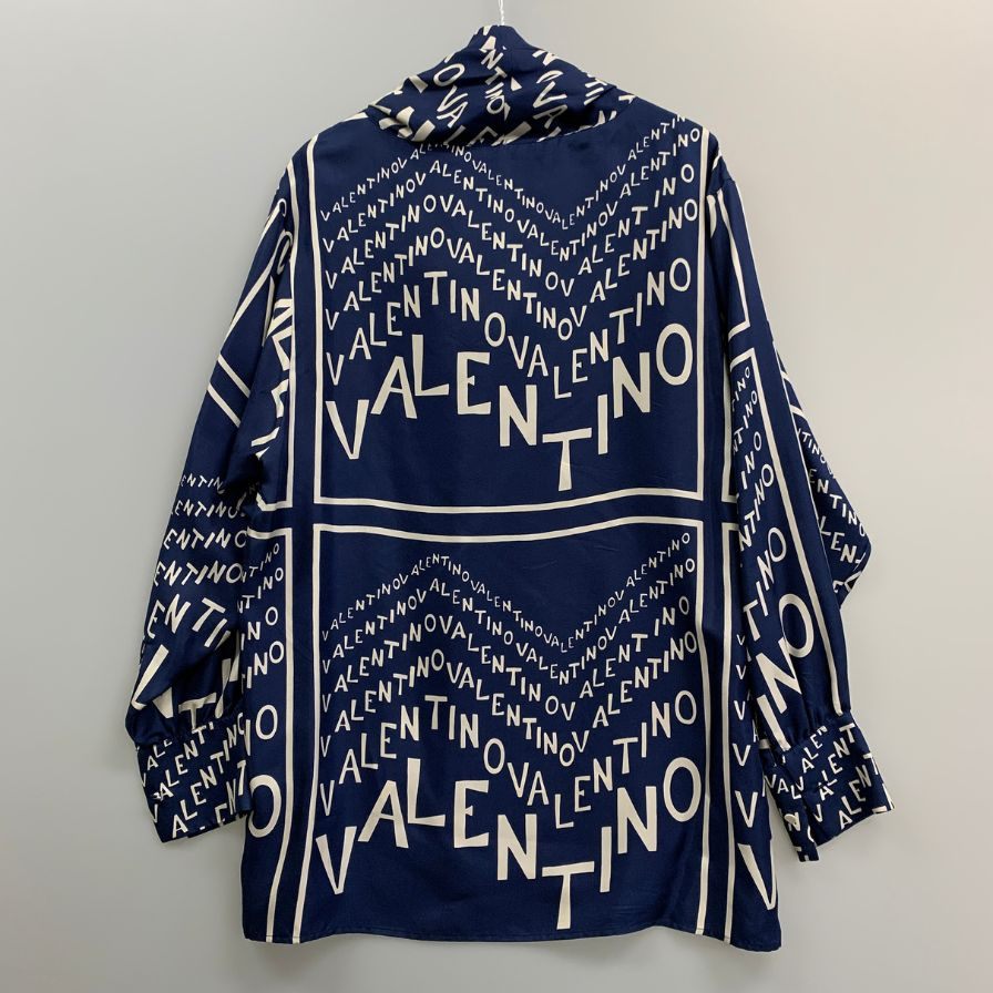 美品◆ヴァレンティノ プルオーバーシャツ ロゴ総柄 シルク ネイビー サイズ40 レディース Valentino 【AFB9】