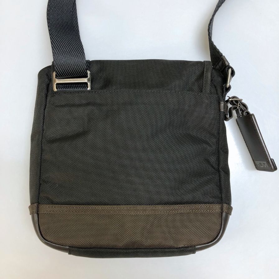 トゥミ ミニショルダーバッグ マグネット式フラップ メンズ ダークブラウン TUMI【AFE6】