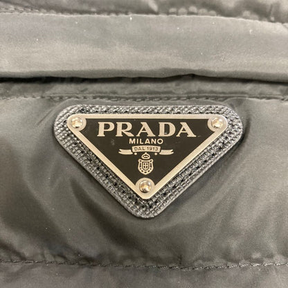 美品◆プラダ ダウンベスト パデッドナイロン トライアングルロゴ サイズ48 メンズ ブラック SGJ191 PRADA 【AFA11】