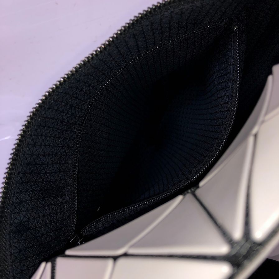 バオバオ イッセイミヤケ フラットパック リュックサック BB81-AG691 ホワイト ブラック BAO BAO ISSEY MIYAKE【AFE3】