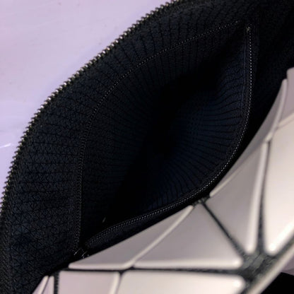 バオバオ イッセイミヤケ フラットパック リュックサック BB81-AG691 ホワイト ブラック BAO BAO ISSEY MIYAKE【AFE3】