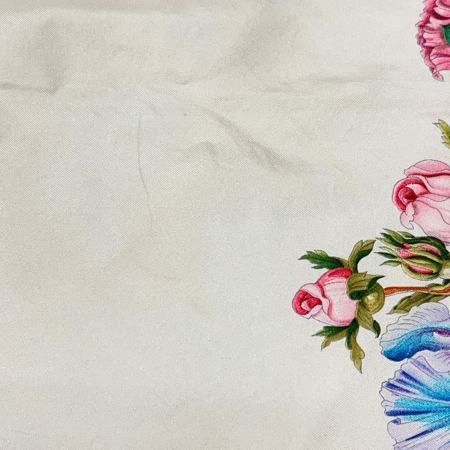 新品　GUCCI 花柄 キャンバス ストール 新品 GUCCI 花柄 キャンバス ストール