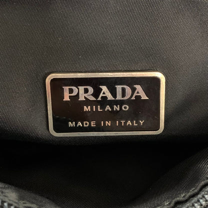 プラダ ナイロン ショルダーバッグ サコッシュ ロゴプレート ブラック ユニセックス PRADA【AFE9】