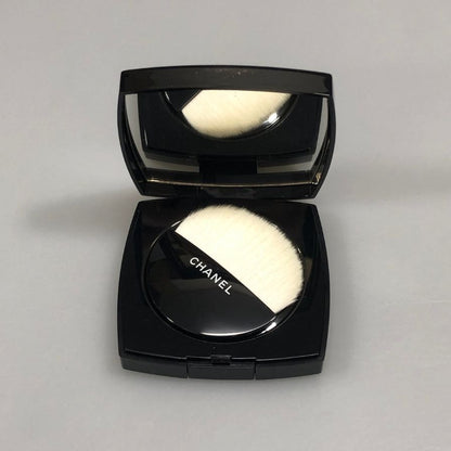 シャネル POUDRE LUMIERE プードゥル ルミエール 40 ホワイト オパール フェイスパウダー CHANEL【AFI29】【中古】