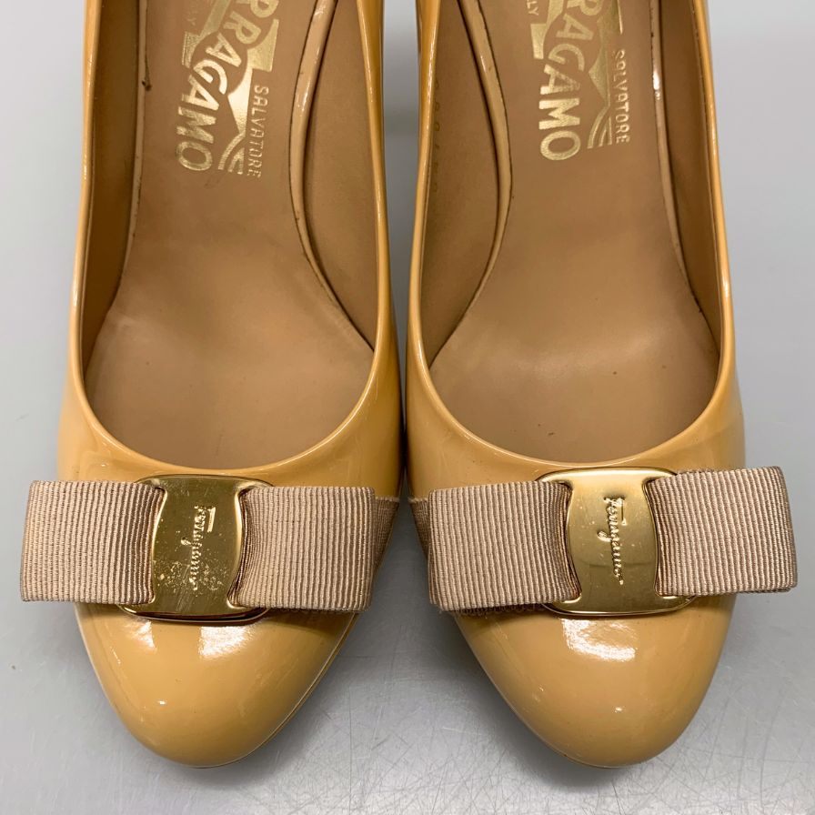 Ferragamo ヴァラリボン　エナメルパンプス FERRAGAMO フェラガモ エナメル パンプス リボン レディース