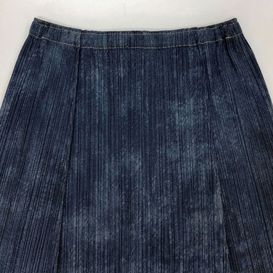 PLEATS PLEASE イッセイミヤケ　ロングスカート　ネイビー PLEATS PLEASE イッセイミヤケ ロングスカート ネイビー