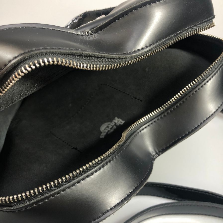 ドクターマーチン ショルダーバッグ ハート レザー ブラック Dr.MARTENS【AFE4】
