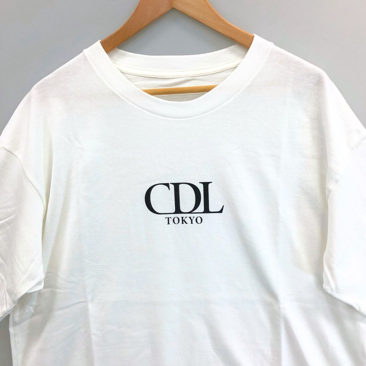 新品同様◆シーディーエル Tシャツ ワンポイントロゴ ポップアップストア限定 ホワイト ユニセックス サイズL CDL TOKYO 【AFB45】