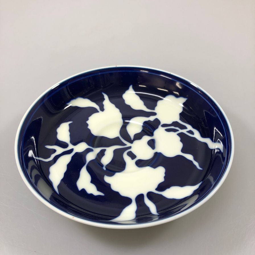 深川製磁 草花折枝白抜紋 紅茶碗皿 カップ&ソーサー【AFI28】【中古】