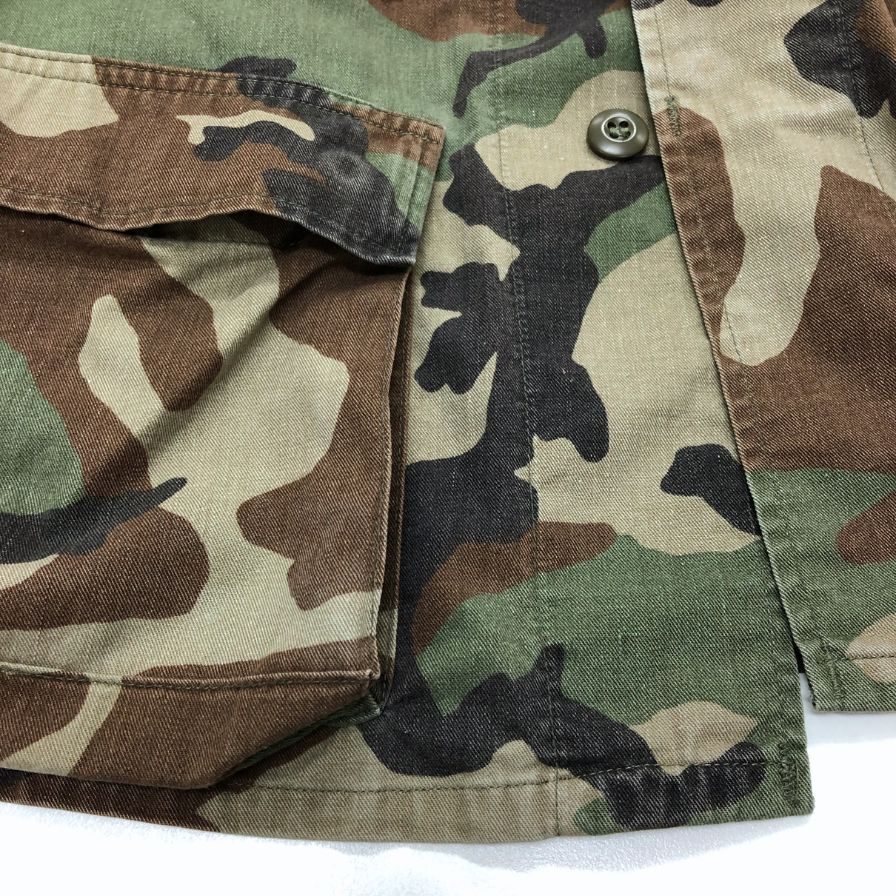 中古◆米軍 ミリタリー ジャケット 4ポケット 迷彩柄 ワッペン付 STOCK NO 8415-01-084-1653 メンズ サイズS 【AFB35】