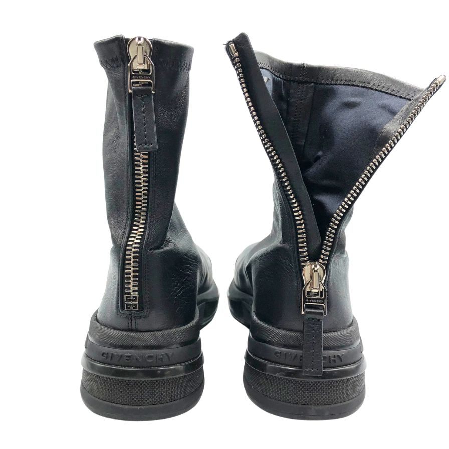 ジバンシイ ブーティ（サイズ 37 1/2） Shark Lock boots wide fit in leather | Givenchy CA | Givenchy