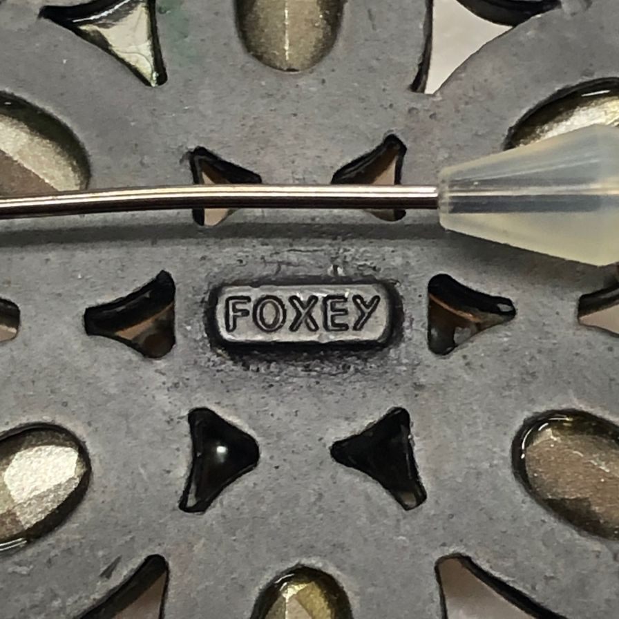 フォクシー ブローチ ラインストーン フラワーモチーフ レディース イエロー系 FOXEY