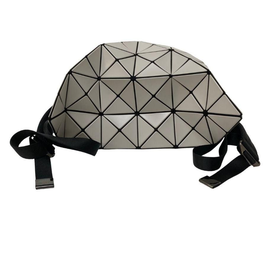 バオバオ イッセイミヤケ フラットパック リュックサック BB81-AG691 ホワイト ブラック BAO BAO ISSEY MIYAKE【AFE3】