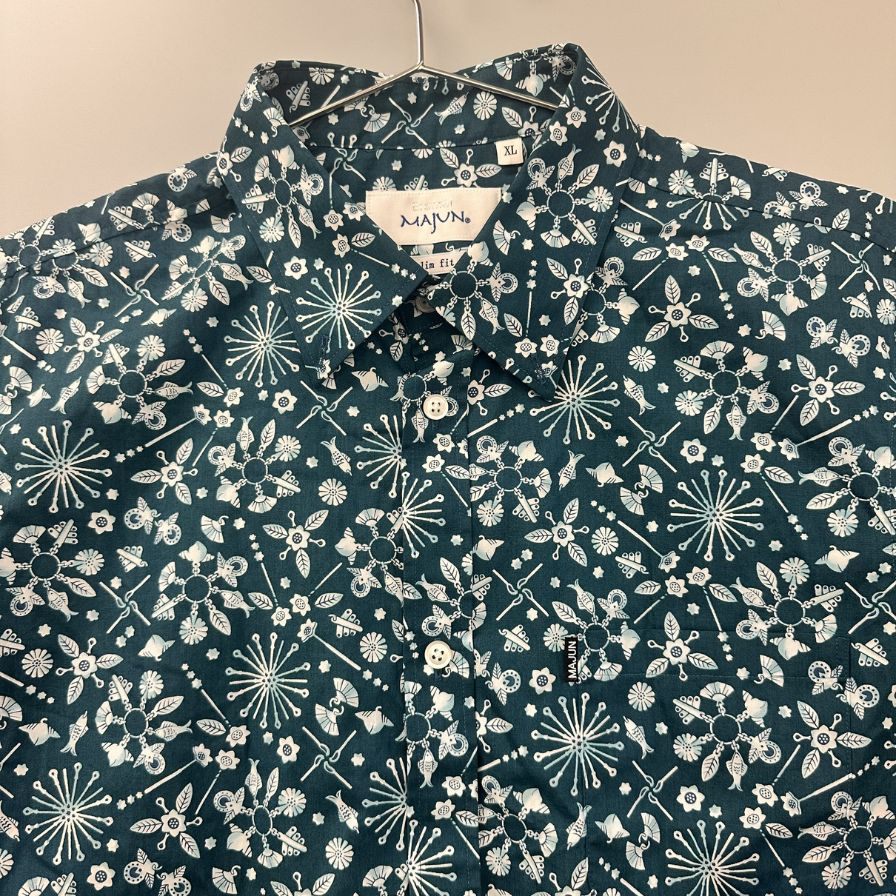 極美品◆マジュン かりゆしウェア 半袖シャツ メンズ サイズXL 総柄 MAJUN Eternal 【AFB3】