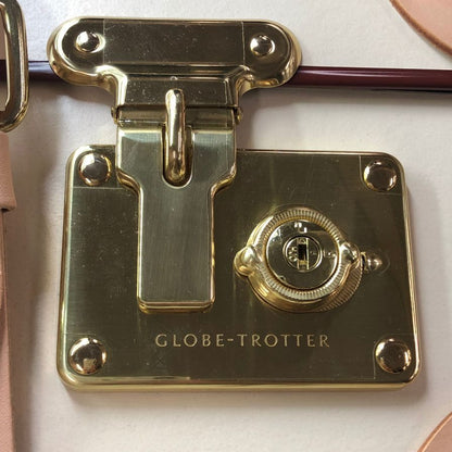 グローブトロッター サファリ キャリーオン 2輪 スーツケース 34L ベージュ系 Globe Trotter【AFI0】
