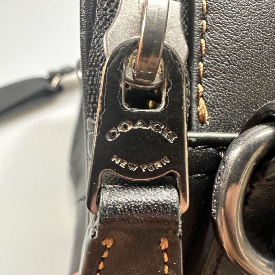 コーチ ショルダーポーチ レザー ロゴ ファスナー ブラック COACH【AFE6】