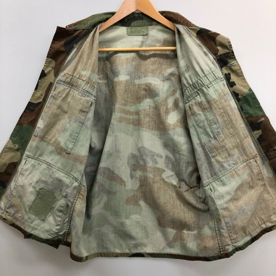 中古◆米軍 ミリタリー ジャケット 4ポケット 迷彩柄 ワッペン付 STOCK NO 8415-01-084-1653 メンズ サイズS 【AFB35】