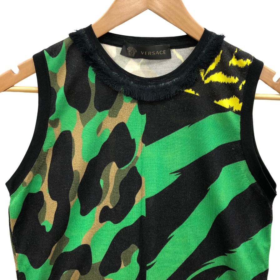極美品◆ジャンニ ヴェルサーチ タンクトップ ノースリーブトップス シルク100% レディース サイズ40 総柄 GIANNI VERSACE 【AFB31】