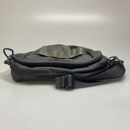 ブリーフィング ショルダーバッグ BS BOX SHOULDER S AG グレー系 メンズ BRIEFING【AFE3】
