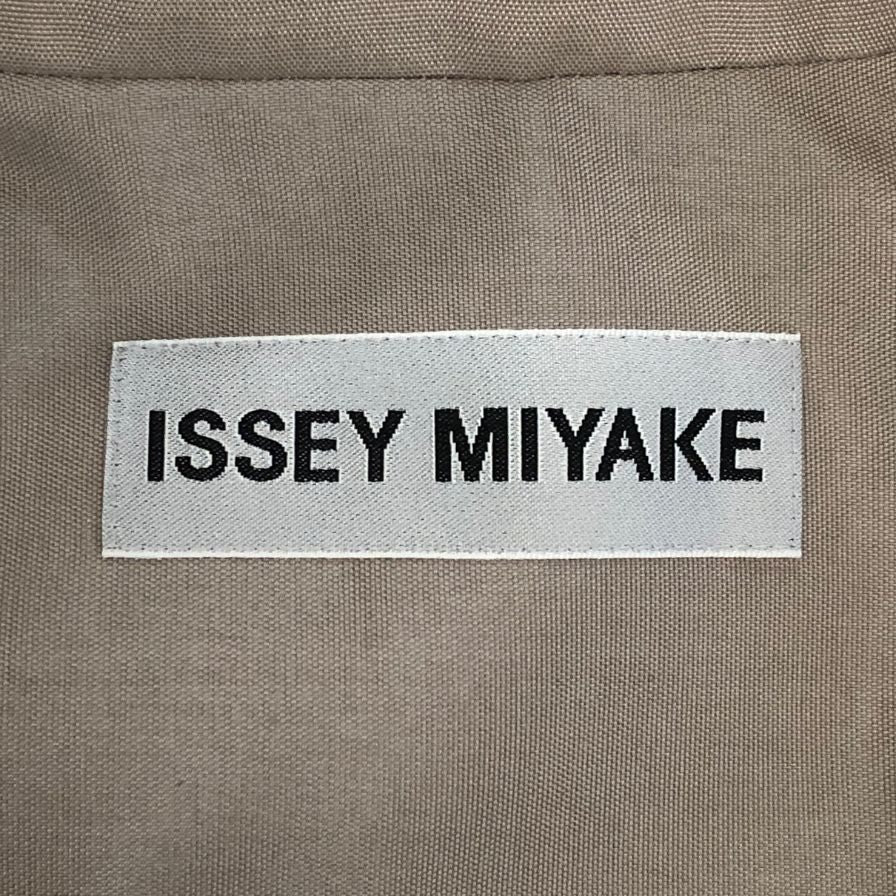 極美品◆イッセイミヤケ ベルテッドコート IM21FA509 ポリエステル レディース ベージュ サイズ2 ISSEY MIYAKE 【AFA1】