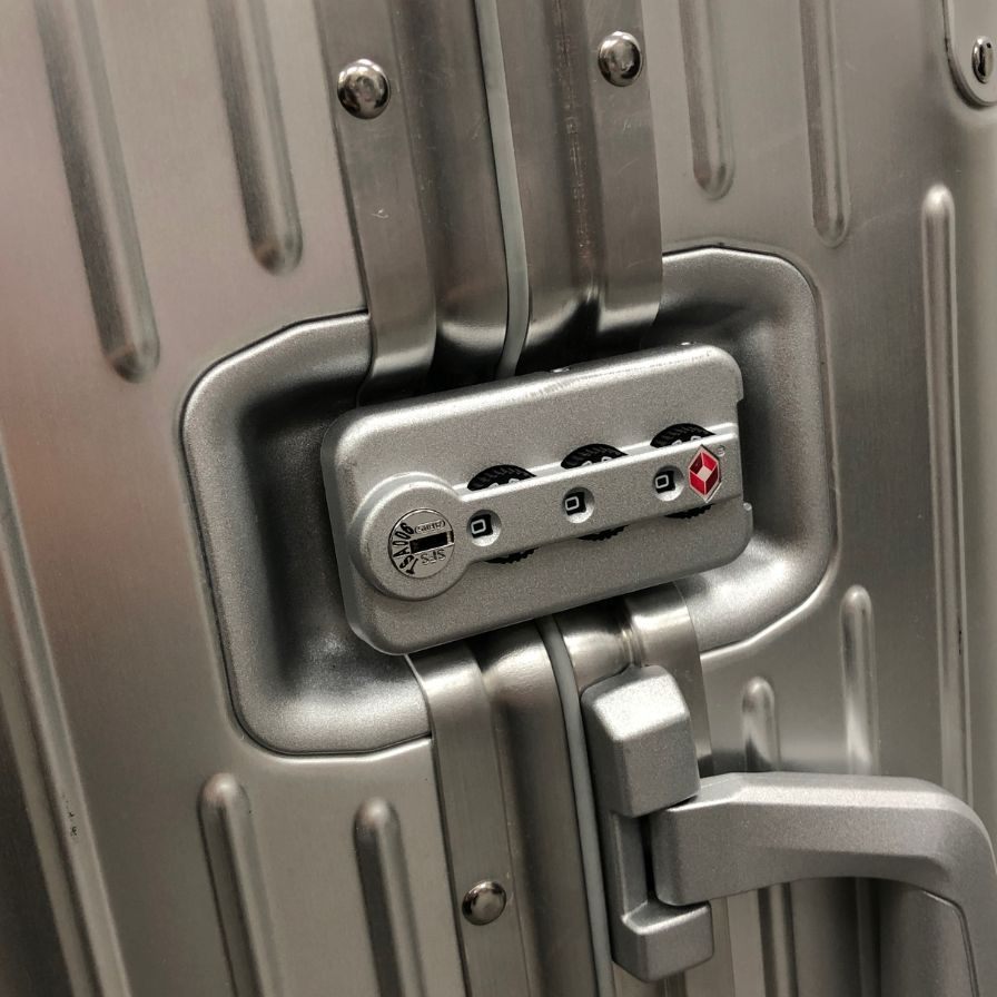 リモワ キャリーケース オリジナル キャビン プラス 4輪 スーツケース 925.56.00.4 シルバー 49L Rimowa【AFE13】