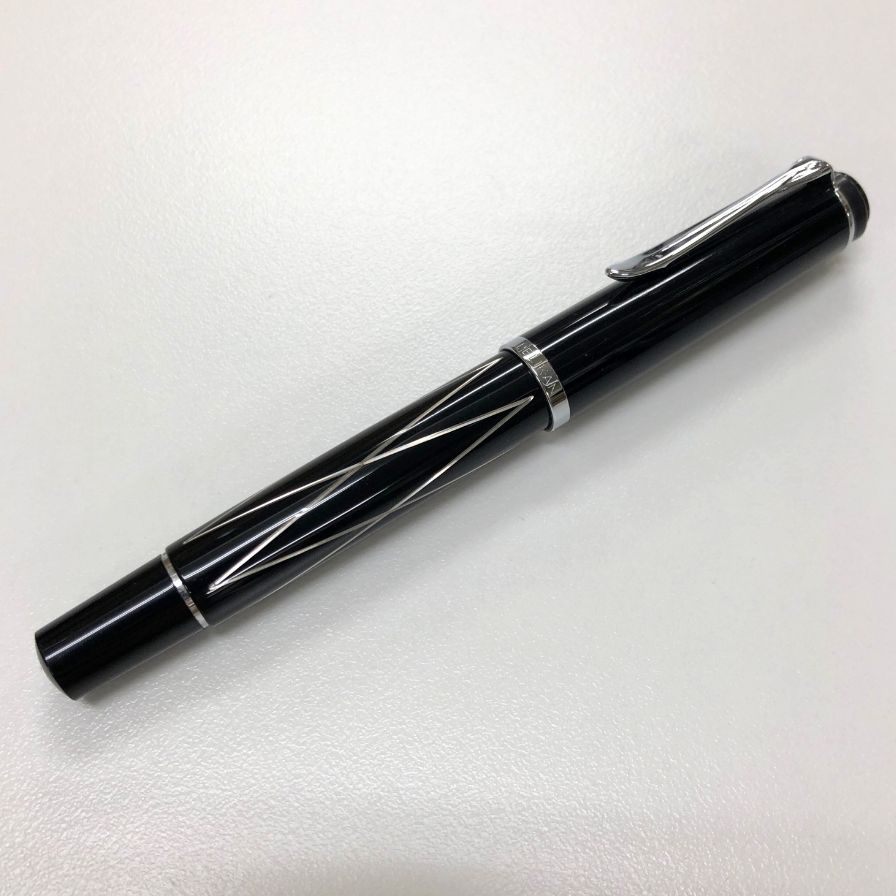 ペリカン 万年筆 M215 クラシック ダイヤライン ブラック×シルバー EF字 Pelikan【AFI22】