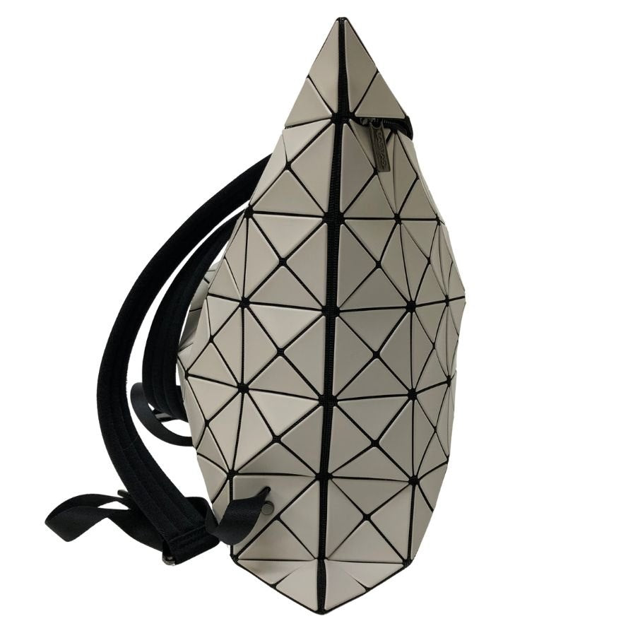 バオバオ イッセイミヤケ フラットパック リュックサック BB81-AG691 ホワイト ブラック BAO BAO ISSEY MIYAKE【AFE3】