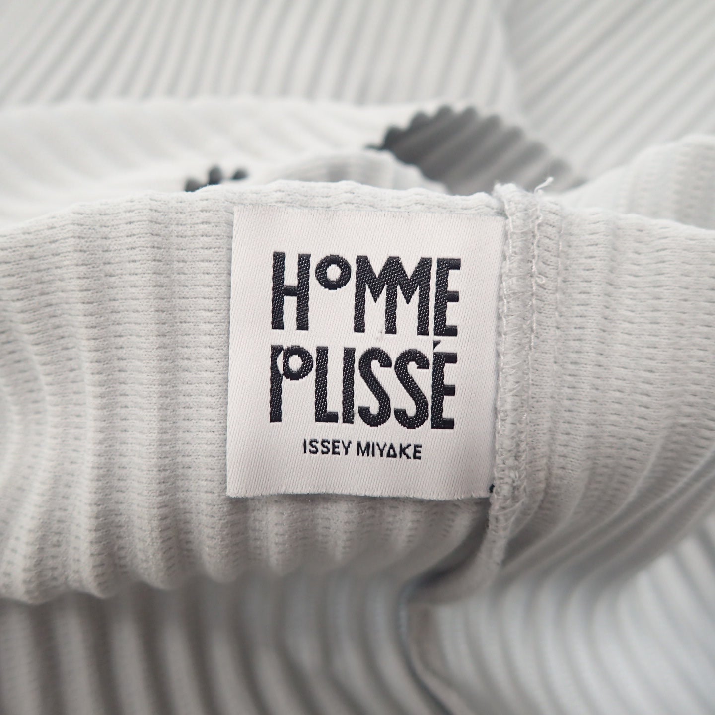 ISSEY MIYAKE HOMME PLISSE T-shirt pleated HP51JK020 light gray men's 4 ISSEY MIYAKE HOMME PLISSE [AFB28] [Used] 